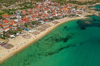 Sartis beach. - Παραλία Σάρτης